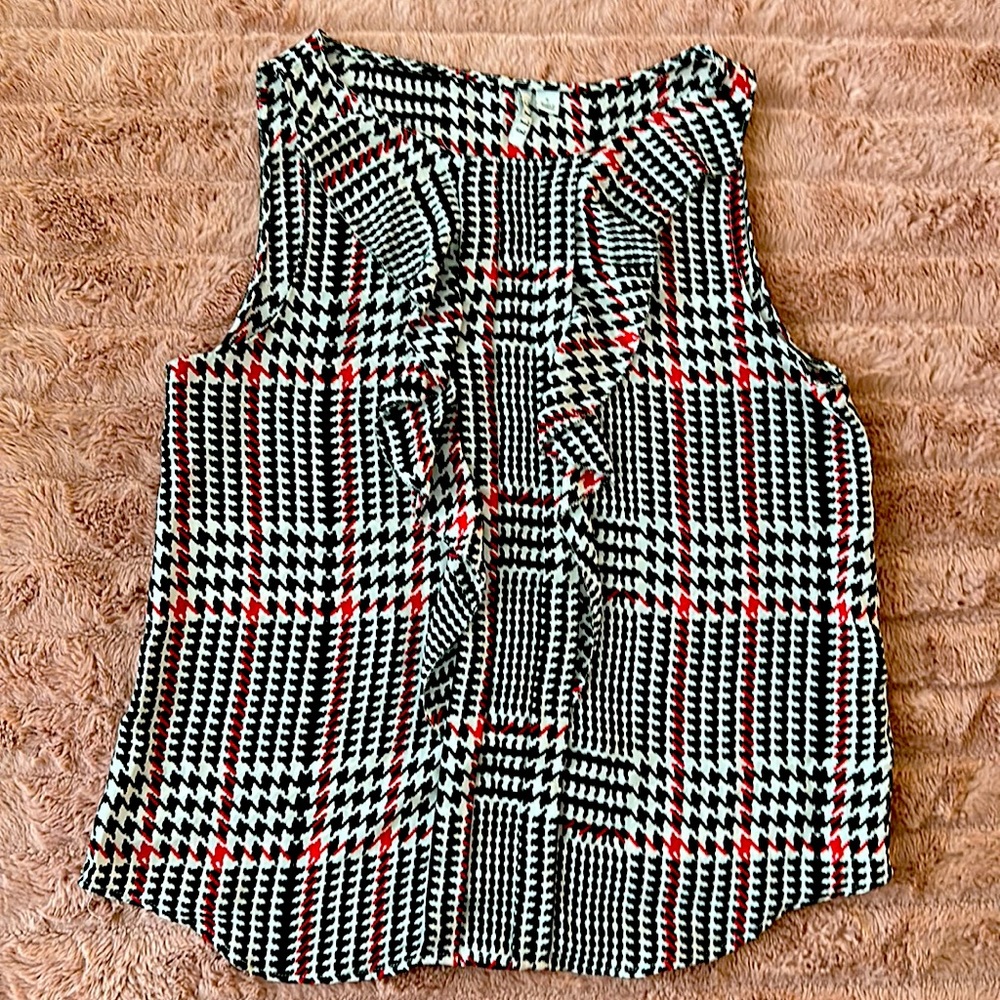 Classy houndstooth sleeveless blouse